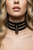 Speciallavet halsbånd med medaljon "RUNE"